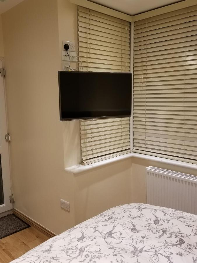 London Luxury Apartments 5 Min Walk From Ilford Station, With Free Parking Free Wifi Екстер'єр фото