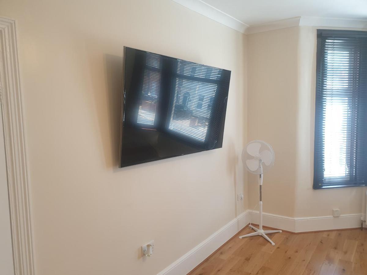 London Luxury Apartments 5 Min Walk From Ilford Station, With Free Parking Free Wifi Екстер'єр фото