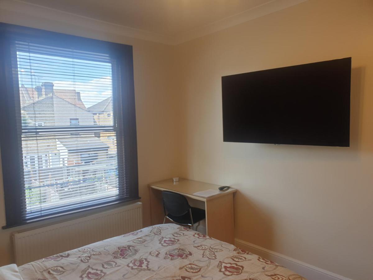 London Luxury Apartments 5 Min Walk From Ilford Station, With Free Parking Free Wifi Екстер'єр фото